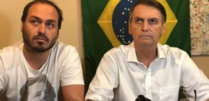 Carlos Bolsonaro e Bolsonaro (Foto: Divulgação)