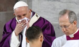 Papa Francisco deve ficar internado por “alguns dias” com infecção respiratória