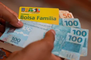 Governo paga salário extra a beneficiários do Bolsa Família