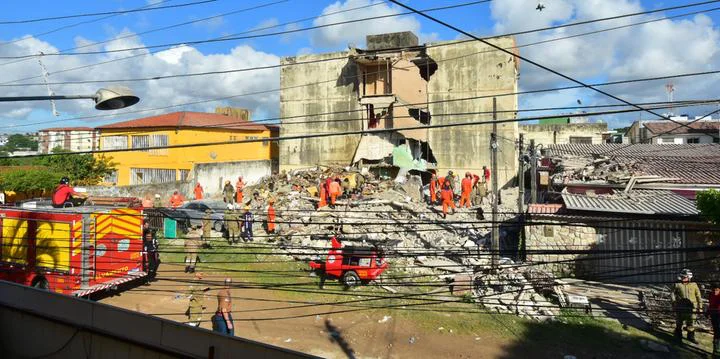 Desabamento em Olinda deixa ao menos dois mortos