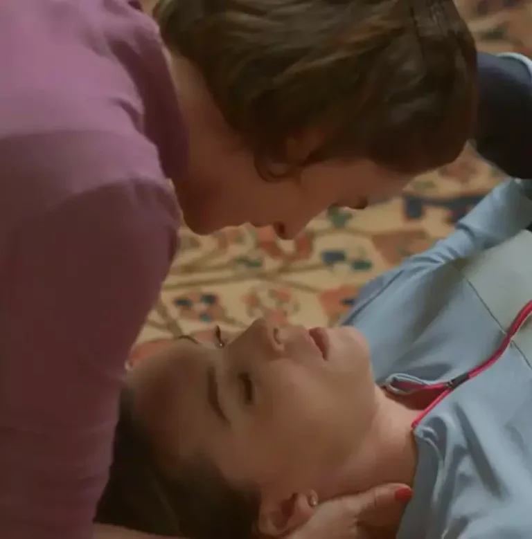 Globo se manifesta após censura de beijo lésbico em "Vai na Fé"