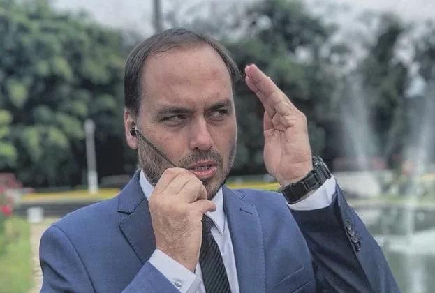 Investigação revela esquema de rachadinha no gabinete de Carlos Bolsonaro