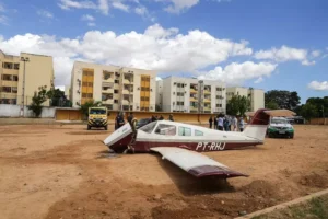 Avião cai após decolar com porta aberta em Teresina; 5 pessoas ficaram feridas (foto: reprodução - Tag Notícias)