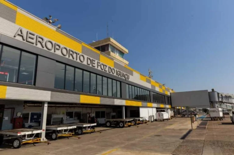 Suposta bomba em avião no aeroporto de Foz do Iguaçu era pacote de coxinhas (foto: reprodução - Tag Notícias)