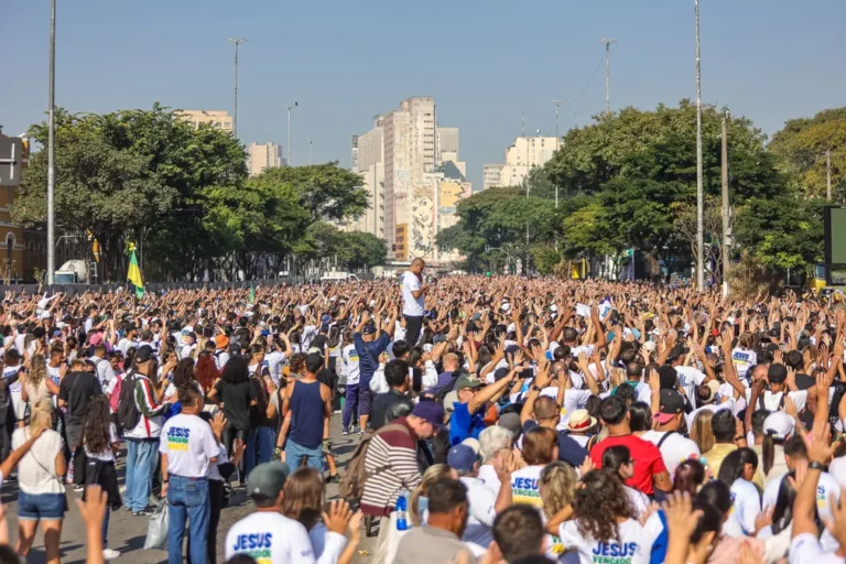 Movimentação de público durante a 31ª edição da Marcha para Jesus 2023 (Foto: Reprodução/TAG Notícias)