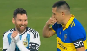 Messi se recusa a vestir camisa do Boca em despedida de Riquelme (foto: reprodução - Tag Notícias)