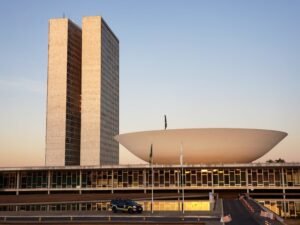 Deputados gastam dinheiro público com empresas de doadores de campanha (foto: reprodução - Tag Notícias)