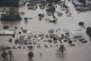 Chuvas fortes causam mortes, estragos, enchente e deixa centenas de pessoas desabrigadas no Rio Grande do Sul (foto: reprodução - Tag Notícias)