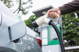 Tarcísio veta isenção de IPVA para carro elétrico (Foto: Reprodução)