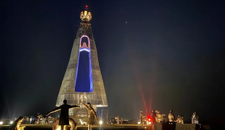 Estátua de 50 metros de Nossa Senhora é inaugurada em Aparecida (Foto: Laurene Santos)