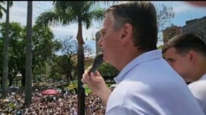 Bolsonaro é recebido por milhares de pessoas em marcha a favor da vida (Foto: Reprodução)