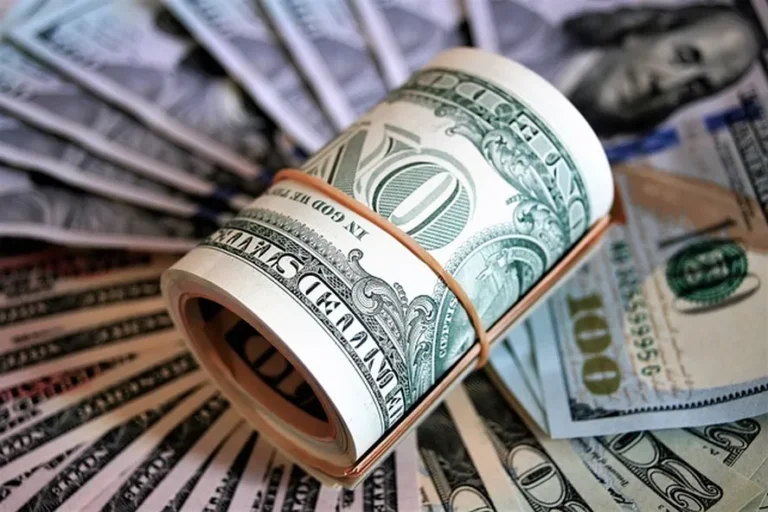 Dólar apresenta forte queda ante o real no ano. — Foto: Pixabay