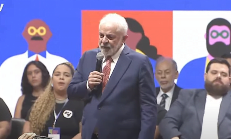 Lula em discurso na 4ª Conferência Nacional de Juventude, em Brasília (foto: reprodução)