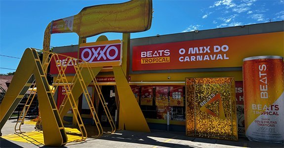 Oxxo muda fachada de loja para o carnaval 2024 (Foto: Reprodução)