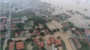 Imagem aérea mostra cenário da chuva em Muquém de São Francisco, no oeste da Bahia — Foto: Divulgação/João Batista