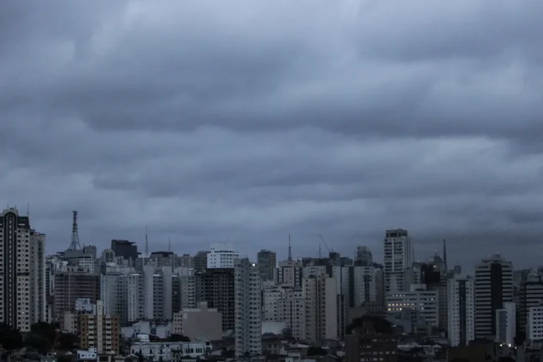Frente Fria Provoca Mudanças no Clima do Brasil com Chuvas Intensas e Queda de Temperatura (foto: reprodução)