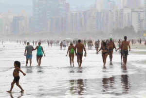 Crianças desaparecem na praia do Guarujá (Foto: Reprodução)