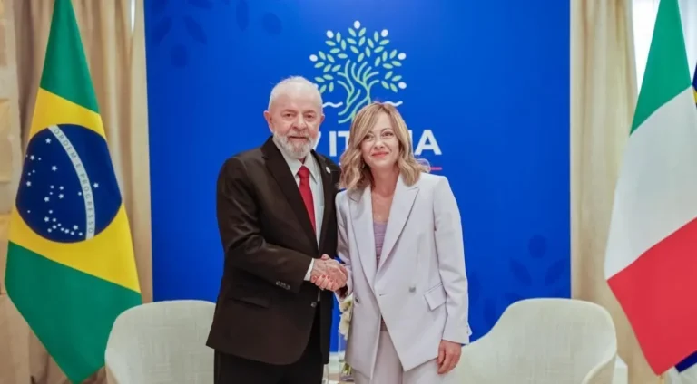 Lula e Giorgia Meloni no G7 (foto: Ricardo Stuckert / PR)
