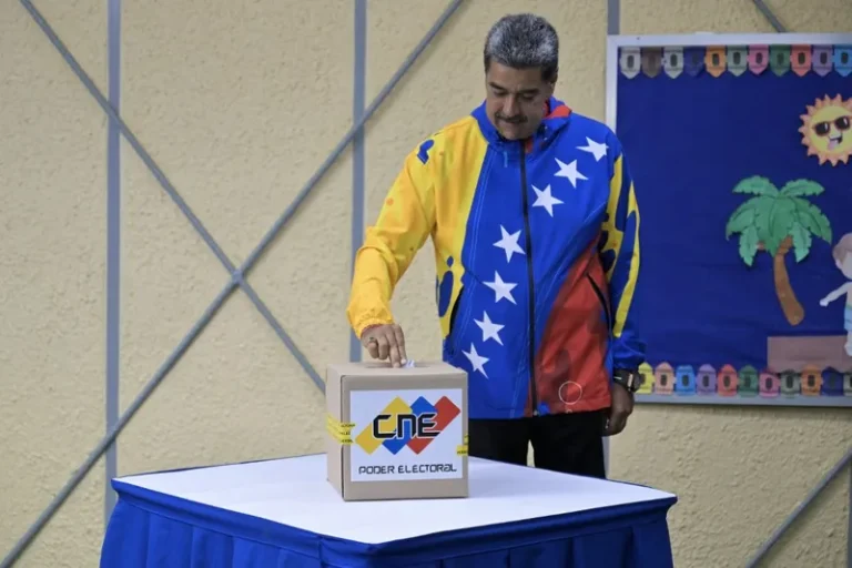 Maduro vota na Venezuela (foto reprodução)