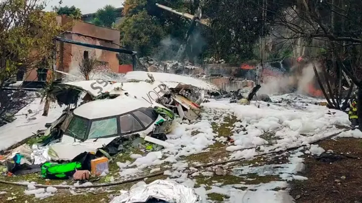 Remoção de destroços de avião é interrompida (Foto: Reprodução)