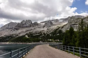 Dois corpos de soldados italianos da 1ª Guerra Mundial foram encontrados no maciço da Marmolada (Foto: Jan Hetfleisch)